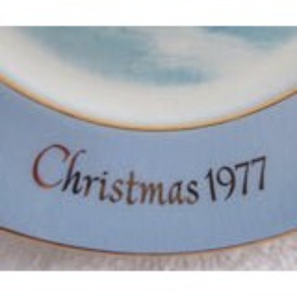 Christmas Plate Christmas 1977 Wedgwood Carollers In The Snow Blue Border Avon - Picture 5 of 8